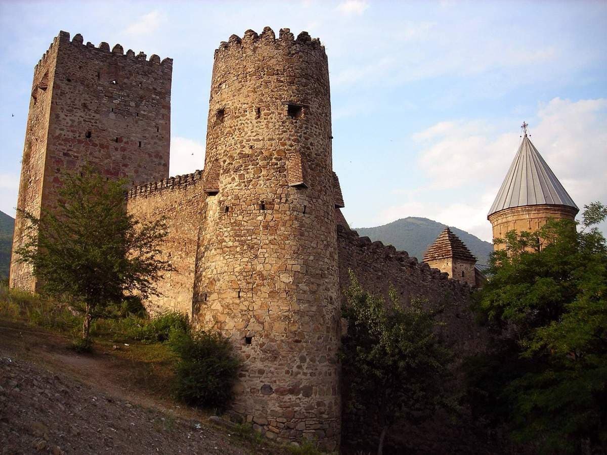 Tbilisi to Kazbegi: The Complete Day Trip Guide (or Why You Need 2 Days)