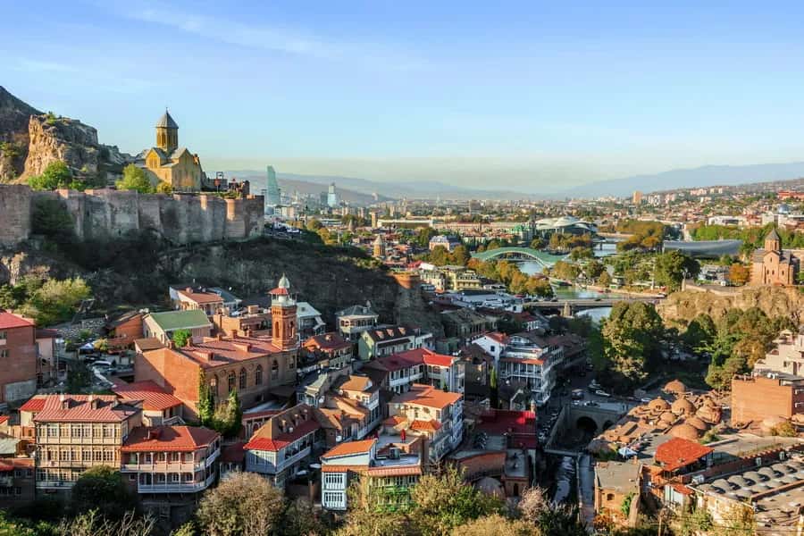 Kleingruppenreise „Grand Highlights of Georgia“ durch das Kaukasusgebirge